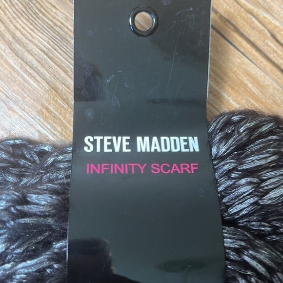 NWT Steve Madden Infinity Scarf - Picture 4 of 4